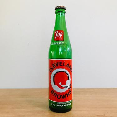 Vintage Souvenir 7UP Salutes Cleveland Browns Bottle 1974 