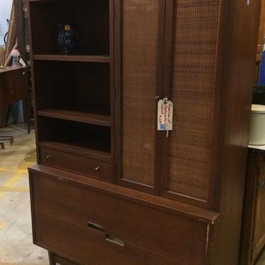 American of Matinsville china cabinet  #MCM #midcentury #americanofmartinsville #chinacabinet