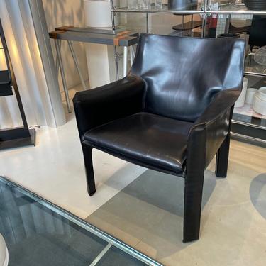 Pair of Mario Bellini CAB Lounge chairs in black Leather
