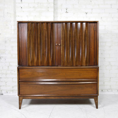 Vintage mcm 5 drawer tallboy dresser by Thomasville furniture | Free delivery in NYC and Hudson areas 
