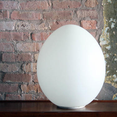 Glass Laurel Egg Lamp
