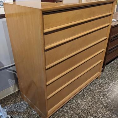 Mid century blond dresser with cool drawers 40x18x41