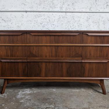 Mid Century Refinished Walnut 9 Drawer Dresser with Beautiful Sculpted Handles, by Kroehler 