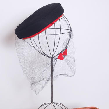 Vintage 50s black & red hat / valentines hat with hearts /  pearl beads / 50s fascinator with netting / pin up hat / 1950s hat 