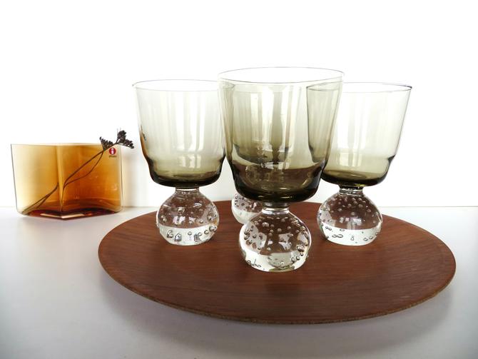 Set of 3 Vintage Carl Erickson 10oz Controlled Bubble Wine Glasses,  Mid Century Modern Smoke Glass Cocktail Goblets 