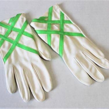 Vintage 60s 1960s Neon Green Dayglo Trim Cotton Gloves Ladies GLOVES / size 6 - 7 