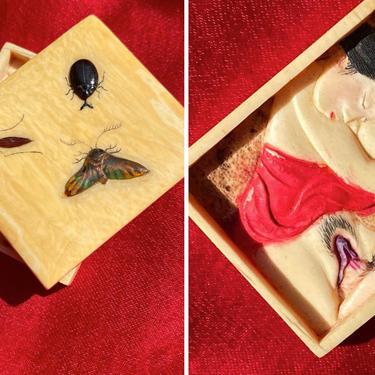 RARE Antique Trinket Box / Japanese EROTIC Shibayama / Insects and Figures Early 20th c Meiji  / Pill or Snuff Box / Shunga 