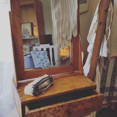 Pigtittare (Piga-maid / young girl -- titta-look) Birch Vanity with Drawer $395