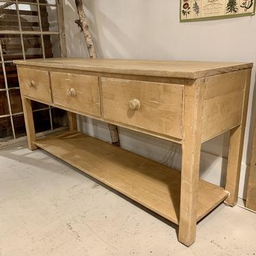 3-Drawer Console with Lower Level