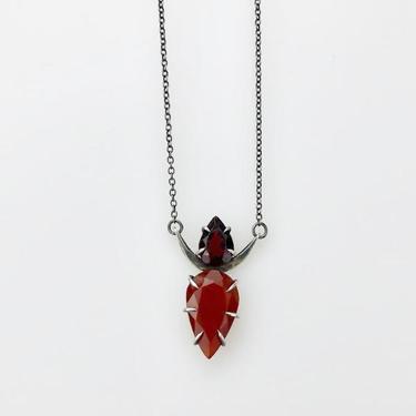 SMOKE AND DAGGERS GARNET AND CARNELIAN CLAW NECKLACE