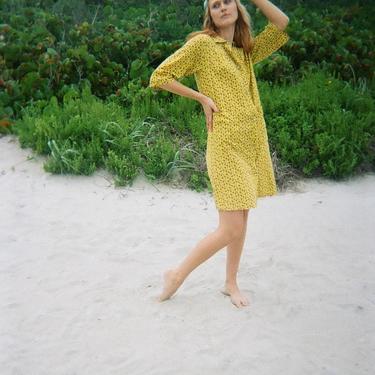 1960s Midi Dress / Calico Yellow Floral Cotton Sixties House Coat / House Jacket / Loungewear / Snap Front Midi Dress / Summer Dress 