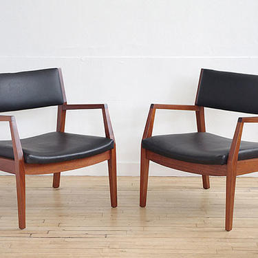 Pair Risom Style Walnut Lounge Chairs
