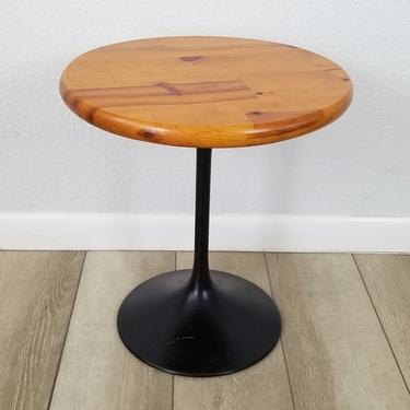 Saarinen Style Mid-Century  Metal Tulip Shape Base Side Table . 
