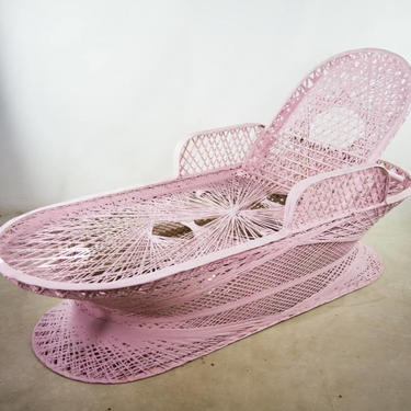 1960's Mid Century Modern Light Pink Faux Wicker Patio Lounge Sun Pool Chair 