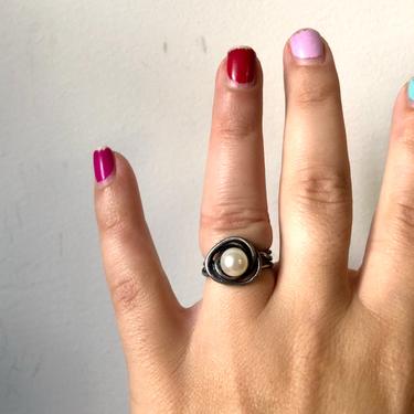 Black Sterling Silver Button Pearl Nest Ring 