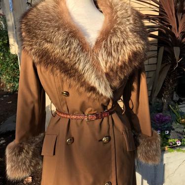 1970's Fox fur trimmed Trench coat ~ cozy watm insulated with grand cuffs and collar~ size medium 
