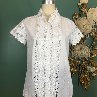 1970s blouse, white eyelet blouse, vintage 70s blouse, classic shirt, scalloped, short sleeve, white blouse, size medium, embroidered, 36 
