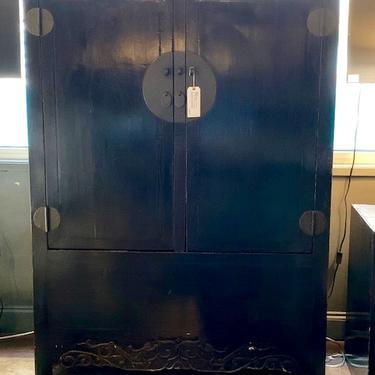 ANTIQUE CHINESE ARMOIRE CABINET IN BLACK LACQUER
