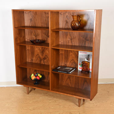 Richly-Grained Walnut Adjustable Bookcase