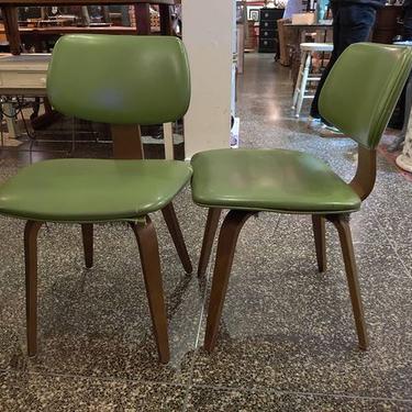 Vintage Thonet style, vinyl chairs. Not perfect. Very comfortable! 18