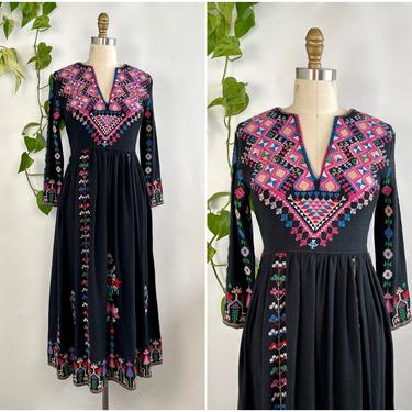 ULLA JOHNSON Black Embroidered Kaftan | Vintage Style Bedouin Peasant Caftan | Floral Embroidery Folk Dress | Boho Hippie Folk | Size Small 