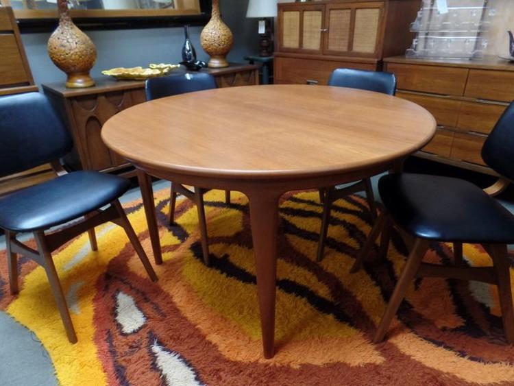 Danish Modern 47"d round teak dining table with two 24" leaves