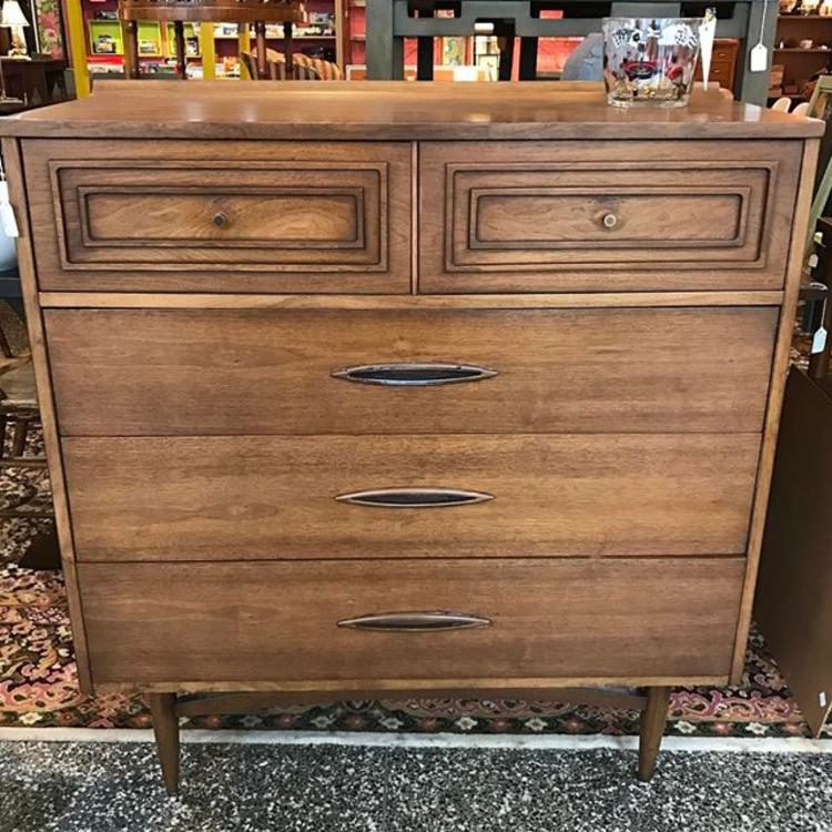 Chic 5 drawer mid century modern dresser!