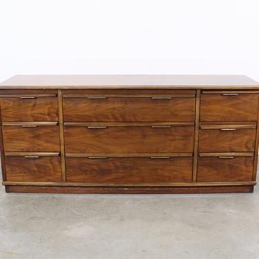Vintage Mid-Century Modern Lane Furniture Walnut Dresser Credenza 