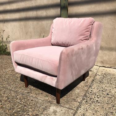 Pink velvet lounge chair