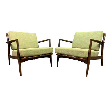 Pair of Vintage Mid Century Danish Modern Lounge Chairs by Kofod Larsen for Selig 