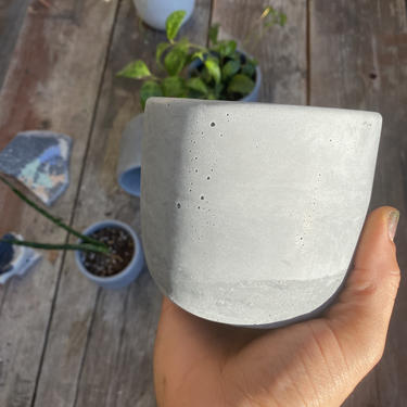 4 “ Round Concrete Pot (Charcoal) 