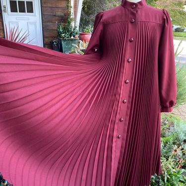 Fab 70’s Accordion pleated Women’s coat~ burgundy fully flared ~ perma pleated~ long fall fashion overcoat ~ 1970’s boho hipster duster 