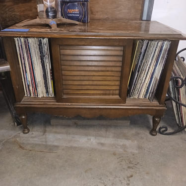 Sweet little vintage record cabinet 32