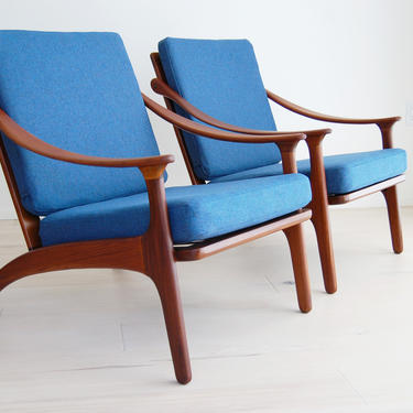 Pair of Danish Modern Arne Hovmand Olsen Teak Lean-Back Lounge Chairs for Komfort 