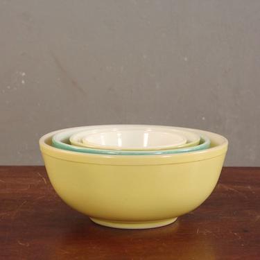 Set of 4 Pyrex Colorful Mixing Bowls
