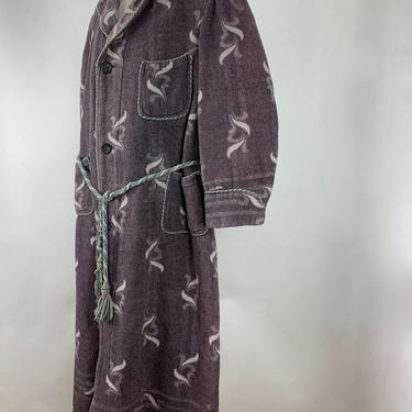 1930's Blanket Robe - Heavy Cotton Flannel - Ombre Pattern in a Swirl Leaf Pattern - Matching Sash - Size Large 