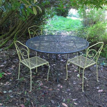 Vintage Patio Set Wire Mesh Outdoor Dining Table and Chairs French Country Shabby Chic Wrought Iron Furniture Metal Dining Set Rusty Metal 