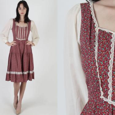 Vintage 70s Burgundy Calico Dress / 1970s Peasant Tiny Flower Print Dress / Prairie Waist Tie Gardening Cottagcore Mini Dress 