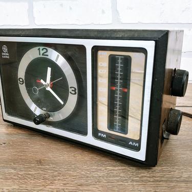 General Electric Alarm Radio Clock Model 7-4501 