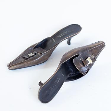 Vintage PRADA Brown Leather Kitten Heel Mules with Logo Toggle sz 39 8.5 9 Slingback Minimal 90s Y2K 
