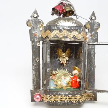 Small Vintage Tin Mexican Nativity Nicho, Religious Altar Shrine, Antique Embelished Folk Art, Wooden BabyJesus in Manger 