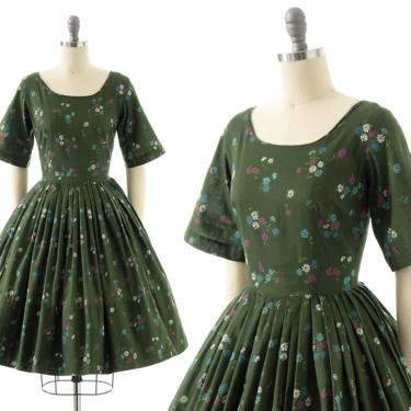 Vintage 1950s Dress | 50s Floral Printed Forest Green Cotton Full Skirt Day Dress (small) 
