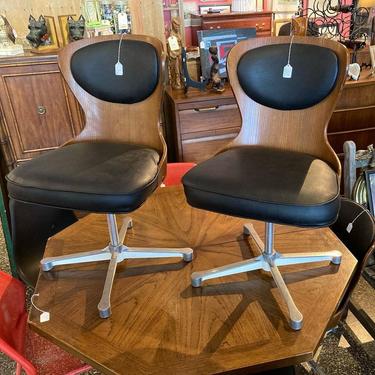 Bent wood and vinyl mid century swivel chairs! 2 available 19.5” x 17.5” x 32.5” seat height 18.5”