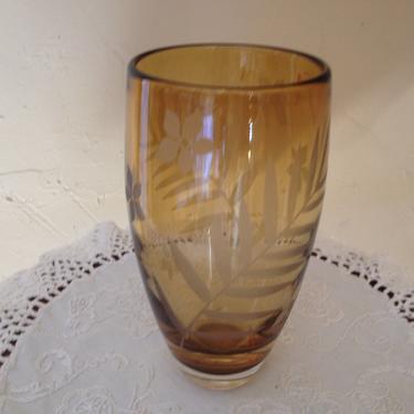 Pretty vintage Lead Crystal Etched Glass Amber Vase 6 1/2&amp;quot; Tall 