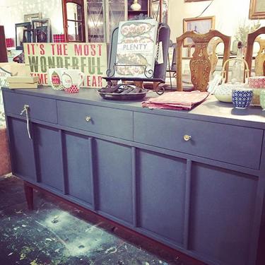 Only a couple more days until ROUGH LUXE MARKET opens Friday + Saturday 10-5pm all furniture 10% off!! 138 w.jefferson st falls church va #stylishpatina #vintage #vintagefurniture #paintedfurniture #chalkpaint #DIY