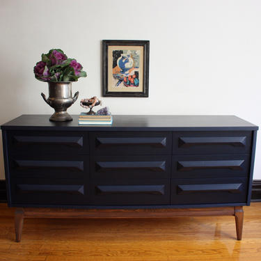 Navy Blue and Wood Mid Century Dresser//MCM Media Console//Refinished Vintage Modern Credenza//Modern Painted TV Stand/Sideboard/Buffet 