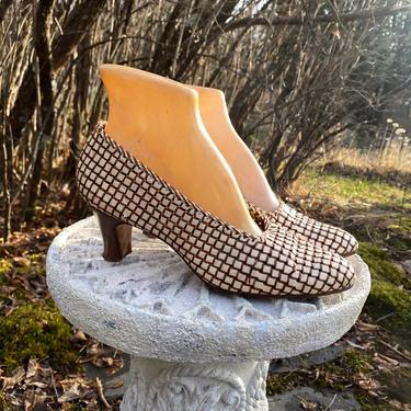20s sz 7 basketweave leather high heels shoes  / vintage 1920s brown cream Deco era flapper pumps 1930s sz 7 