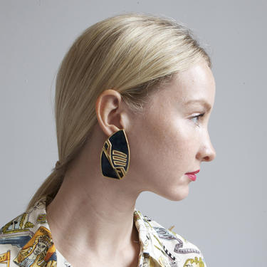 vintage black enamel gold oversized stud earrings 