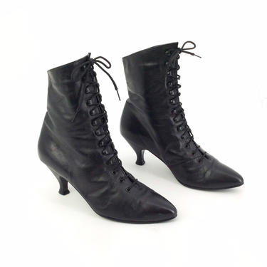 90s Witchy Black Leather Ankle Boots / 1990s Vintage Peasant Lace Up Boots / Size 8.5 Women's 