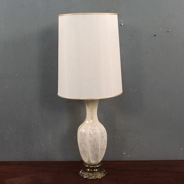 Mid Century Elegant White Flowers Table Lamp – ONLINE ONLY